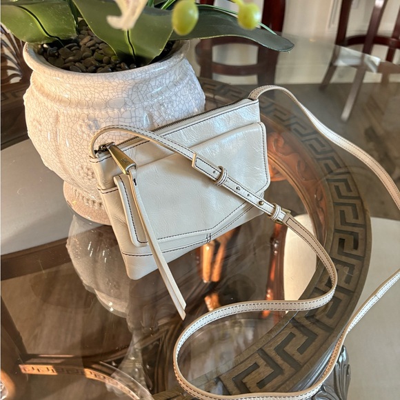 🤍🤍HOBO BUTTERY SOFT LEATHER CREAM CROSSBODY BAG!🤍🤍 - Picture 3 of 7